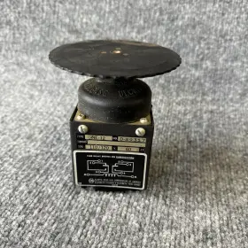 Ne12-d-89317 Esna Ne-12 D-89317 Time Delay Relay Switch Elastic Stop Nut Corporation Used