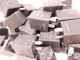 Aw7t-13350-aa Fomoco Lot Of 45 Relays 12 V T83697