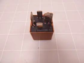 V23136-j4-x61 Fomoco Lot Of 25 6s6t 12a343 Aa Relays 12 V 70 A T83