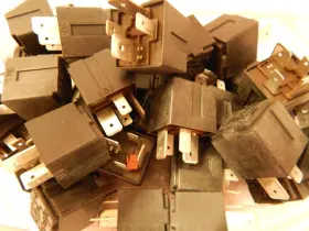 T83709 Lancia Fiat Alfa 1/11310/87 Lot Of 38 Relays 12 V 50 A