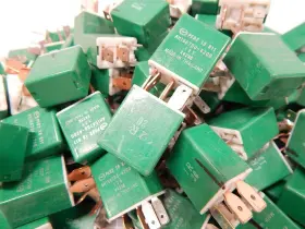 Ah156700-4200 Mazda Lot Of 123 Pe02 18 811 Relays 12 V T83698