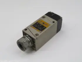 E2m-np10 Omron Proximity Switch T240880