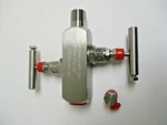 Oliver Valves , Manifold G12MFS/NA/PP Surplus New. Price: $100.00.