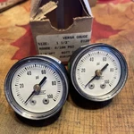 Versa Pressure Gauge 1.5 Face 0-100 Psi 1/4 Npt Back Mount Lot Of 2 New. Price: $25.00.